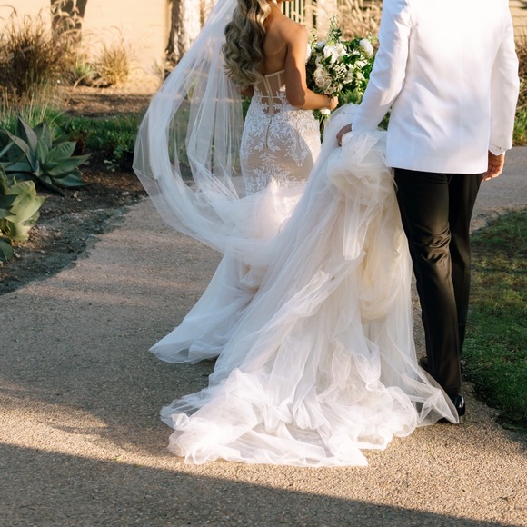 Berta Privee Wedding Dress - Picture 3 of 6